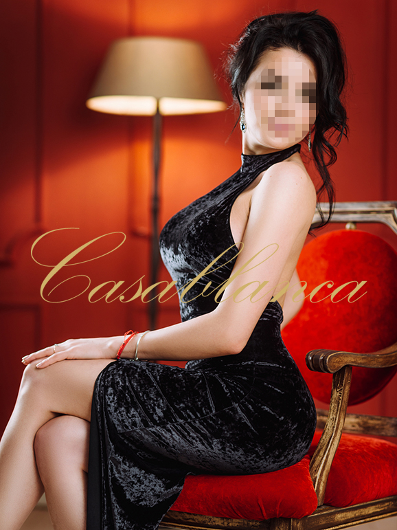 Yasmin, Casablanca Dame und Masseurin für sinnliche, verführerisch, sexy sowie erotische Tantra Massagen in Köln